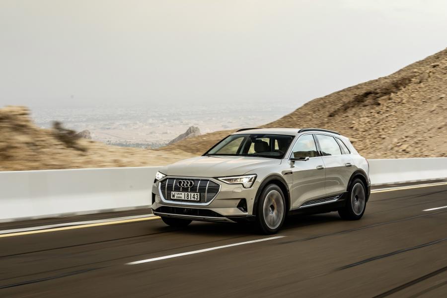  Audi e-tron 55 Quattro 2019 года  (WW) (фото 325 из 452)